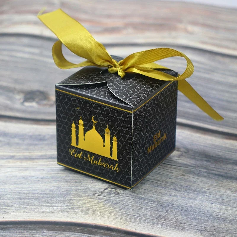 Eid Gift Box with Gold Ribbon 4pcs